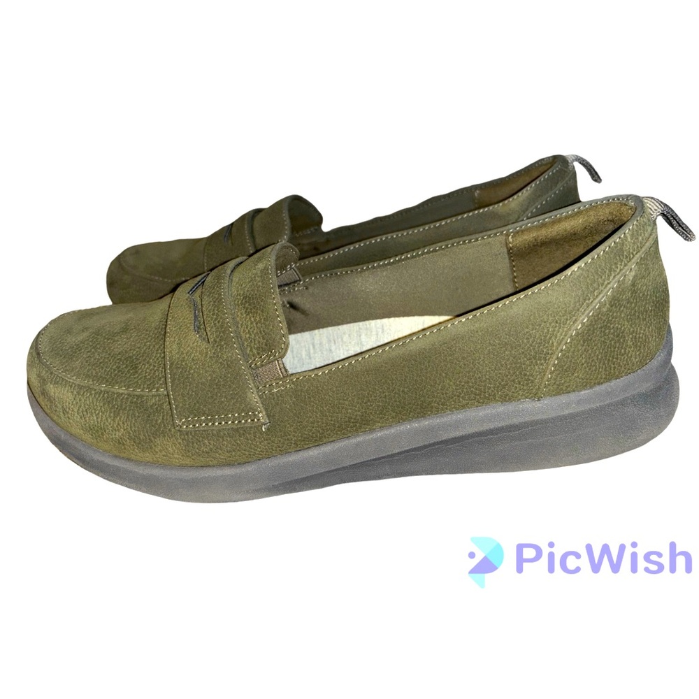 - Clarks Cloudsteppers Loafers Sillian 2.0 Women's Size 8.5 army green col…